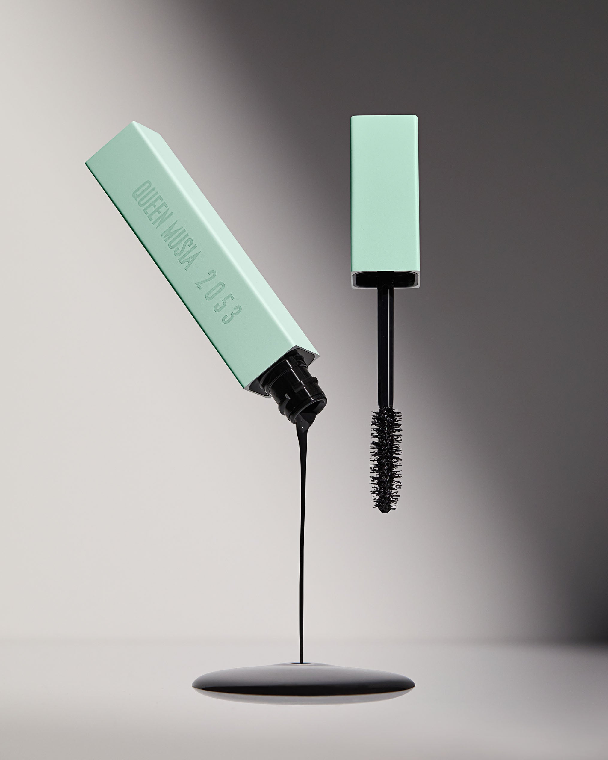 c-14_Mascara_Pour_0563_COMP_08b6c37e-87d9-407b-88f1-55ecc7375646.jpg